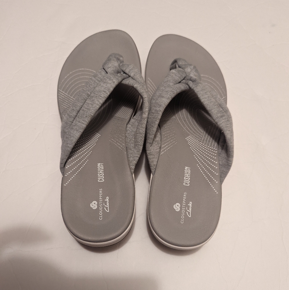 Arla GilsonCloudsteppers by Clarks gray sandals size 8